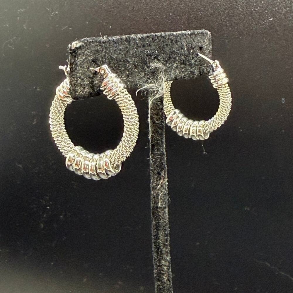 Nice silver-colored mesh hoop earrings Women's